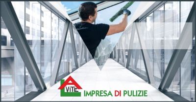 offerta pulizia vetrate e facciate esterne lucca occasione lavavetri per finestre esterne