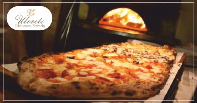 ristorante uliveto offerta pizzeria al metro occasione pizza cotta nel forno a legna massa