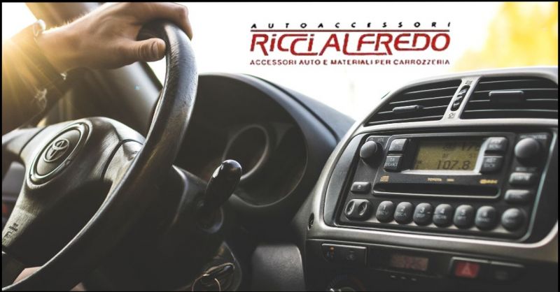 offerta autoradio e casse acustiche per impianti radio Lucca