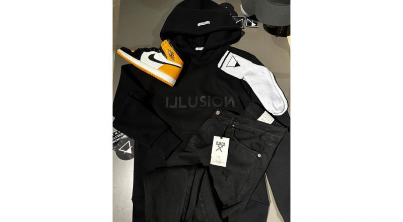 OFFFERTA ABBIGLIAMENTO GIOVANI ANCONA - PROMOZIONE ABBIGLIAMENTO SPORTIVO FELPE JEANS ANCONA