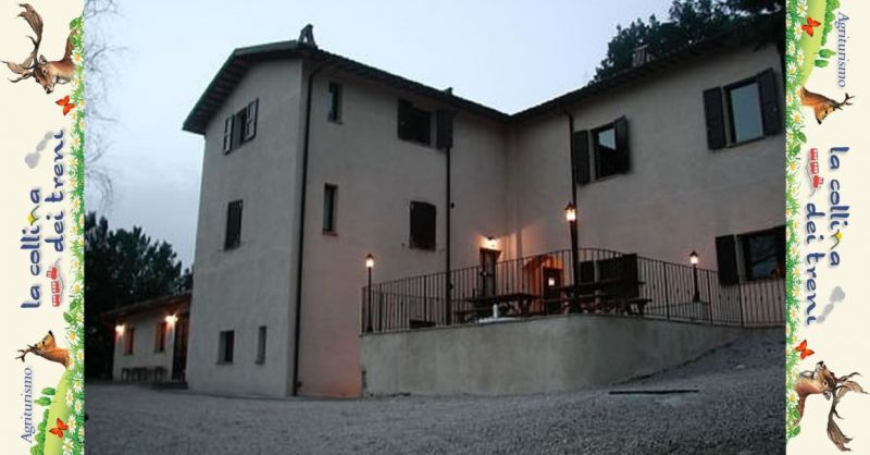Accommodatieaanbod op het platteland van Perugia met panoramisch zwembad voor volwassenen en kinderen